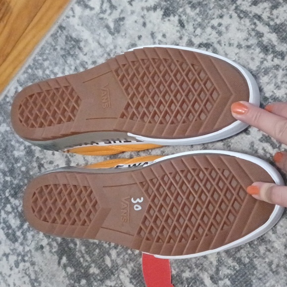 Off the wall stacked Vans - Picture 5 of 7